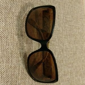 Coach sunglasses with case and cleaning cloth